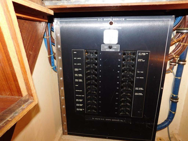 Hatteras-Sportfish 1990-Spindrift North Palm Beach-Florida-United States 24 Volt Panel-1420025