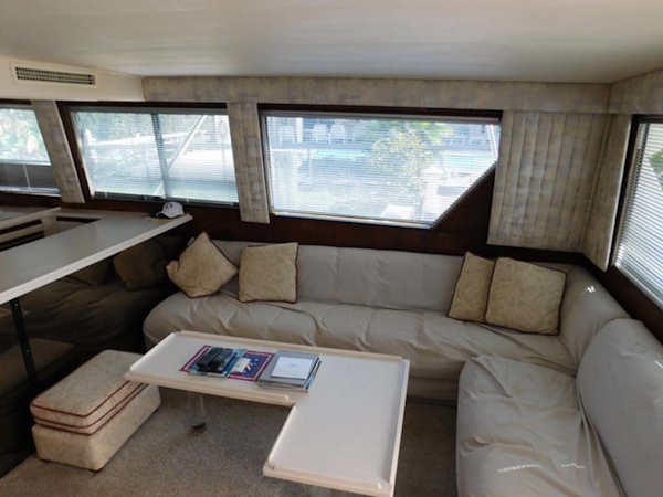 Hatteras-Sportfish 1990-Spindrift North Palm Beach-Florida-United States Salon Couch-1420018
