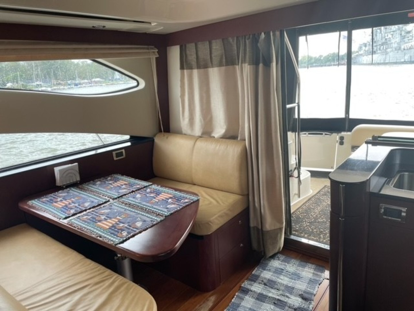 Meridian-541 Sedan 2012 -Buffalo-New York-United States-1815295 | Thumbnail