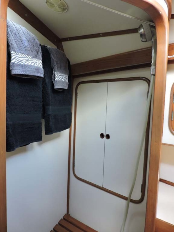 Tayana-48 1995-Lady Jennili Cape Canaveral-Florida-United States-Guest Head Shower-1350678