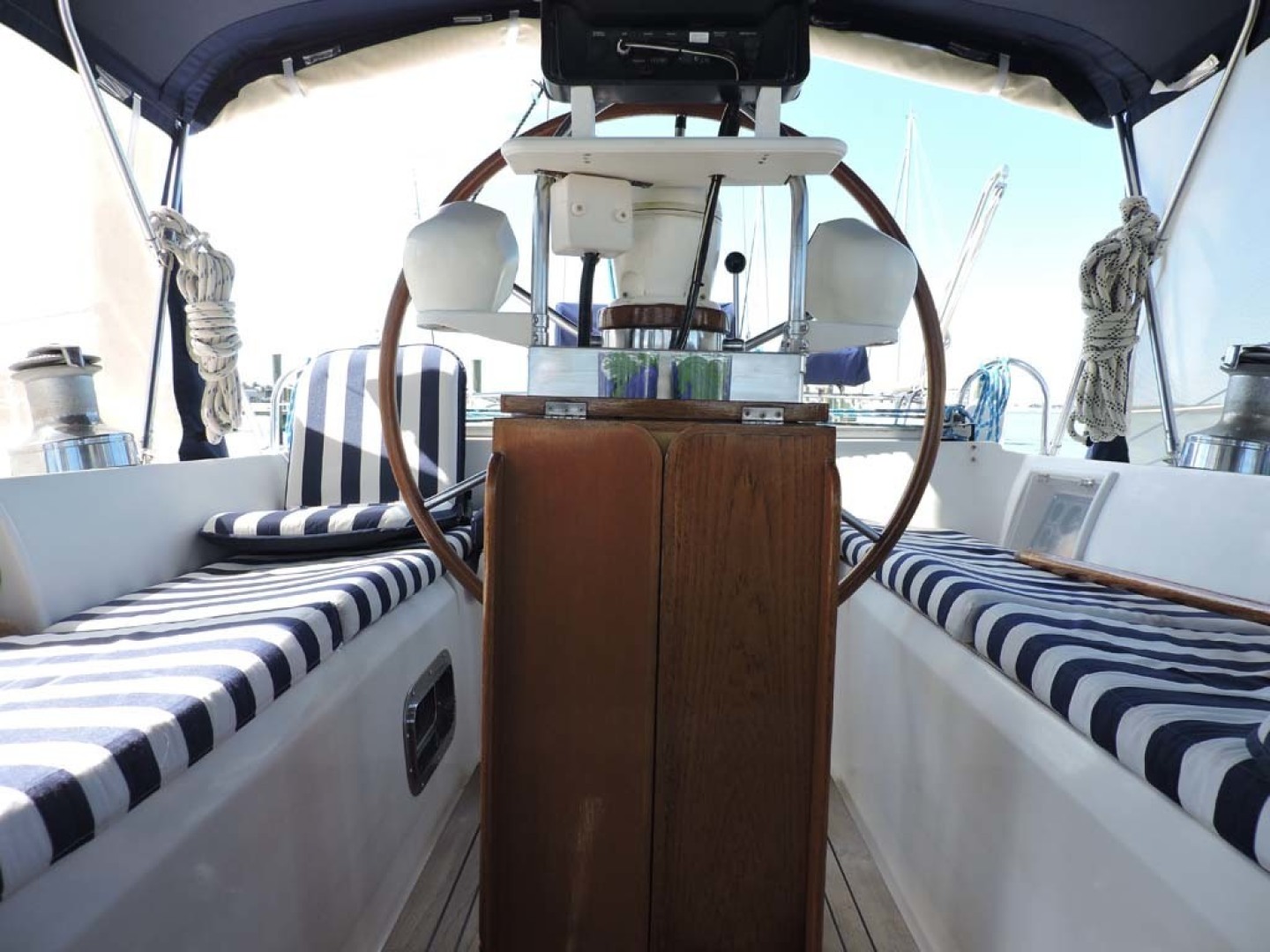 Tayana-48 1995-Lady Jennili Cape Canaveral-Florida-United States-Cockpit Helm Stand-1350698 | Thumbnail