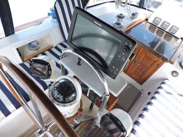 Tayana-48 1995-Lady Jennili Cape Canaveral-Florida-United States-Cockpit Helm Electronics-1350695