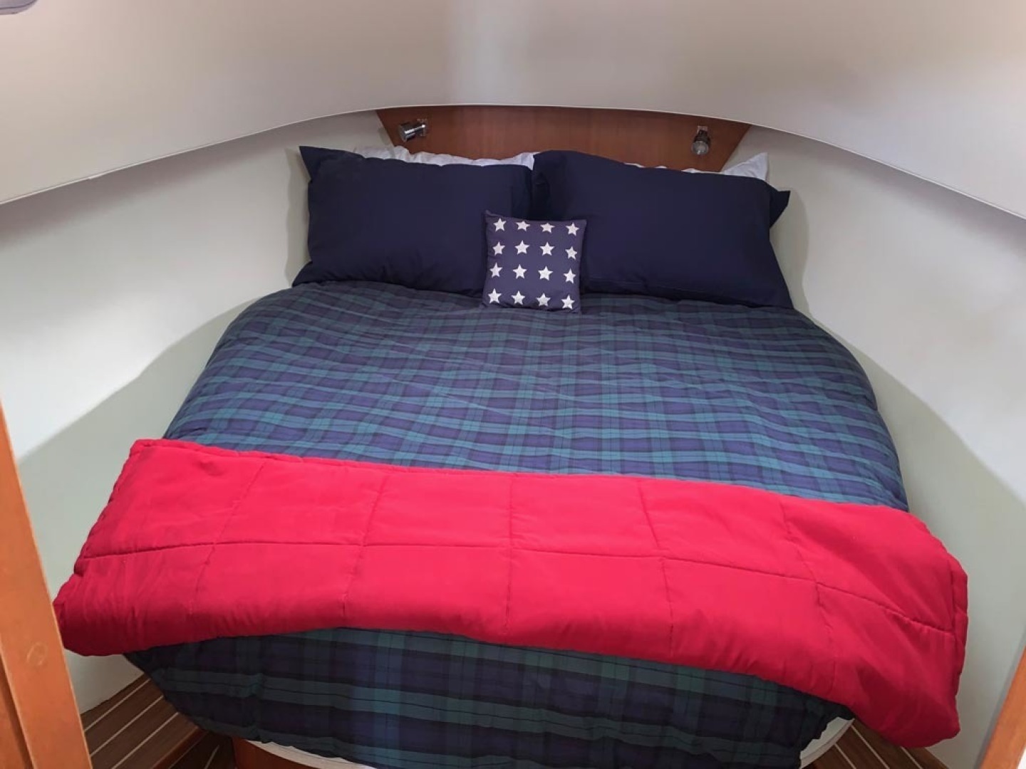 Mainship-Trawler 2007-LITTLE RED Seattle-Washington-United States-Forward Master Cabin-1352031 | Thumbnail