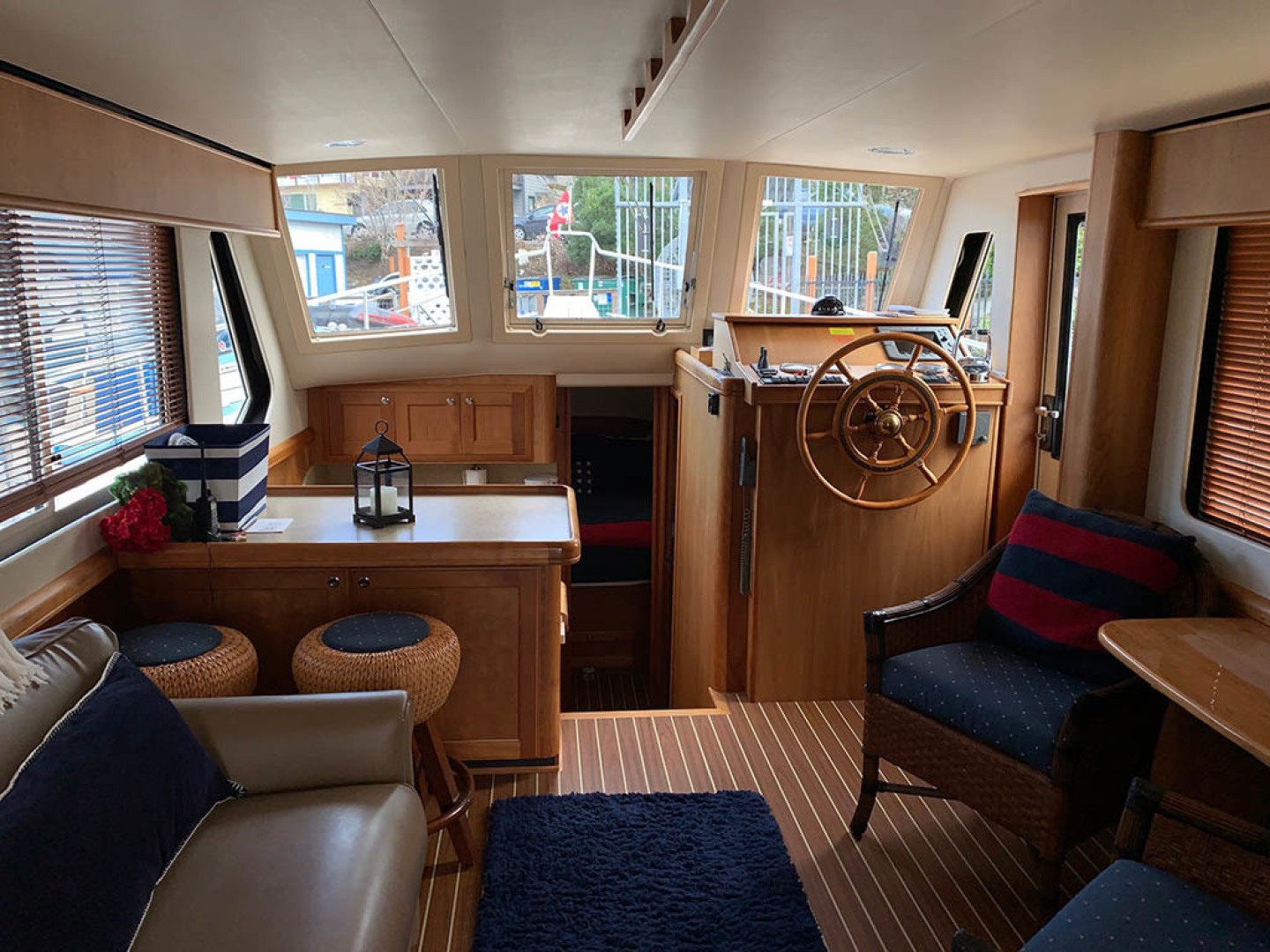Mainship-Trawler 2007-LITTLE RED Seattle-Washington-United States-Salon Looking Fwd-1353751 | Thumbnail