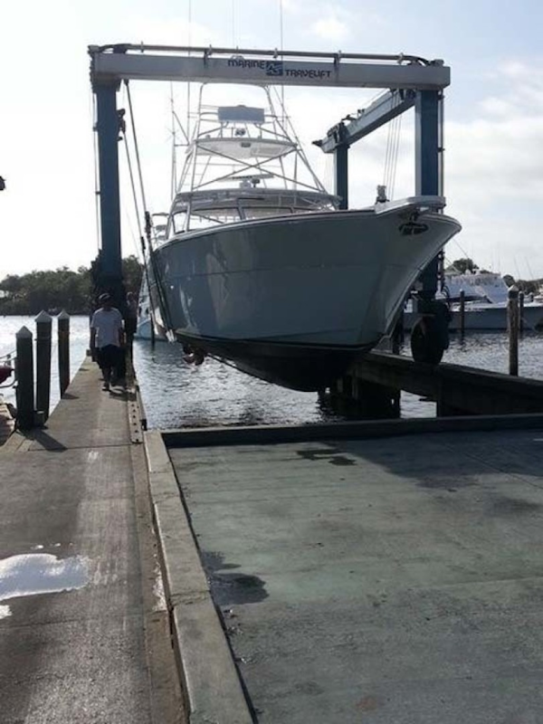 Donzi-R 58 Express 2004-Kaarmaa Stuart-Florida-United States-Hauled Out-1354530