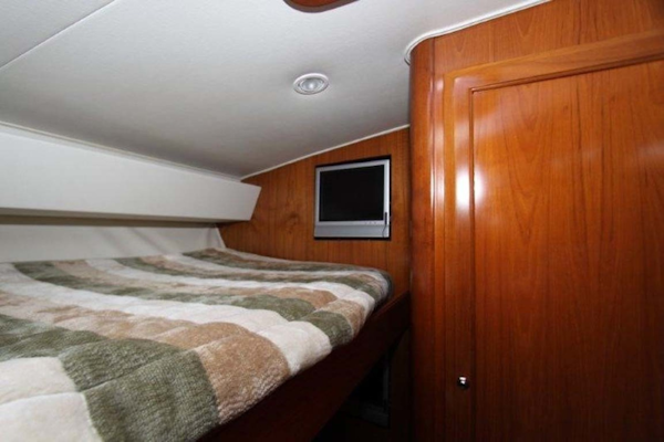 Donzi-R 58 Express 2004-Kaarmaa Stuart-Florida-United States-Guest Stateroom TV-1354522