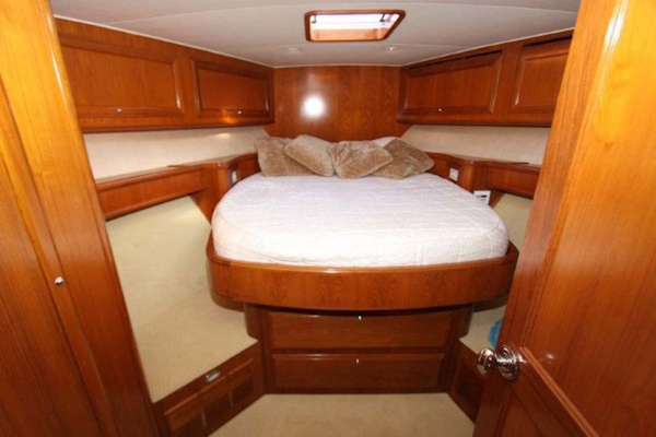 Donzi-R 58 Express 2004-Kaarmaa Stuart-Florida-United States-Forward Stateroom-1354516