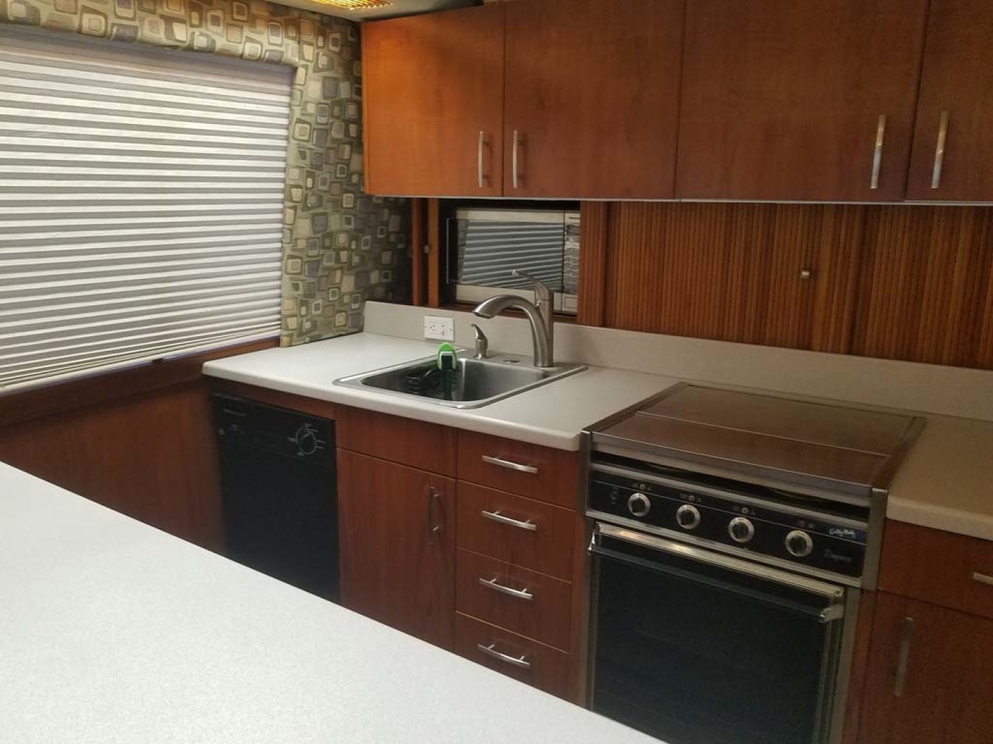 Ocean Yachts-Sportfish 1991-KelAnna East Greenwich-Rhode Island-United States-Galley Fwd  Sink, Microwave-1356182 | Thumbnail