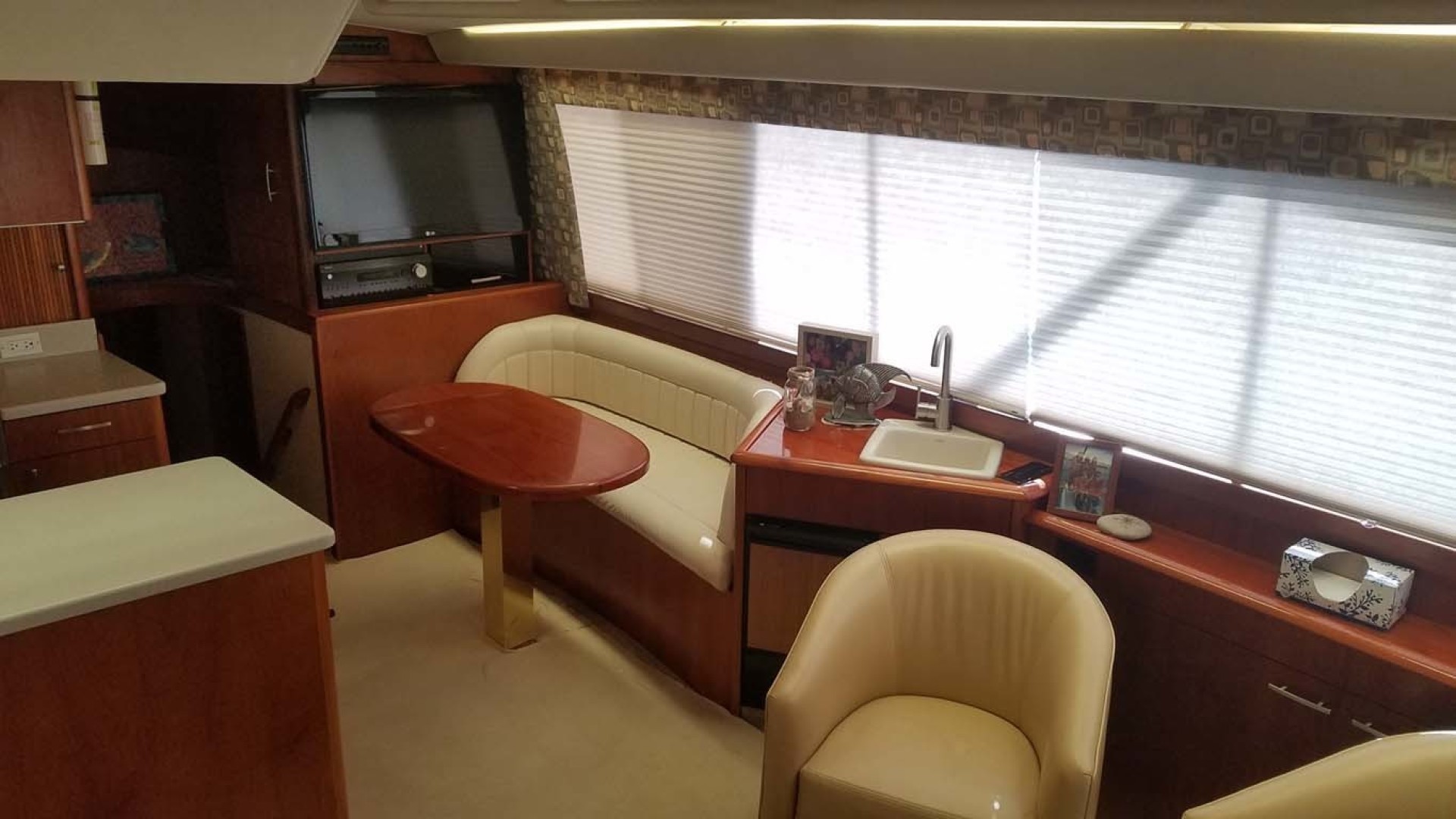 Ocean Yachts-Sportfish 1991-KelAnna East Greenwich-Rhode Island-United States-Salon, Dinette To Stbd Fwd-1356179 | Thumbnail