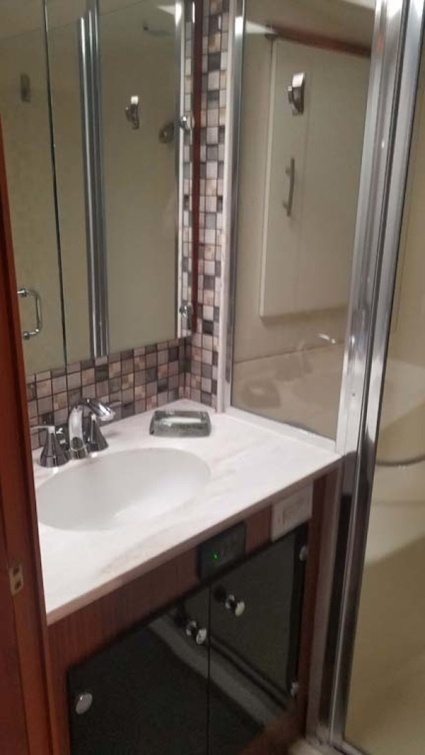 Ocean Yachts-Sportfish 1991-KelAnna East Greenwich-Rhode Island-United States-Master Vanity, Shower-1356190