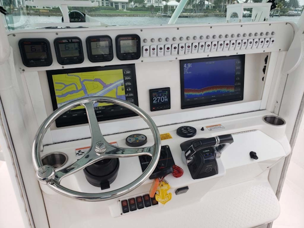 Everglades-350 CC 2011-Sea Predator Palm Beach Gardens-Florida-United States-Helm And Edson Steering Wheel-1359621