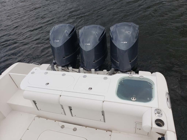Everglades-350 CC 2011-Sea Predator Palm Beach Gardens-Florida-United States-Transom Live Well-1359652