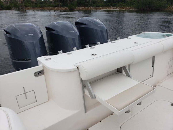 Everglades-350 CC 2011-Sea Predator Palm Beach Gardens-Florida-United States-Individual Seating With Bench Back-1359646