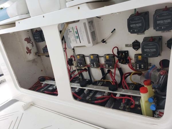 Everglades-350 CC 2011-Sea Predator Palm Beach Gardens-Florida-United States-Battery Switches And Batteries-1359631