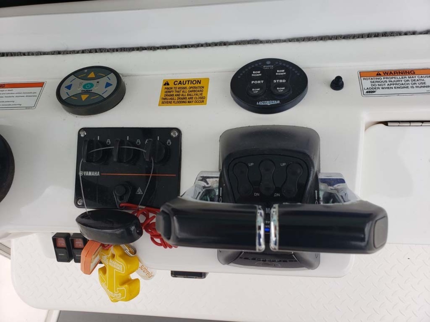 Everglades-350 CC 2011-Sea Predator Palm Beach Gardens-Florida-United States-Key Controls And Shifters-1359623 | Thumbnail