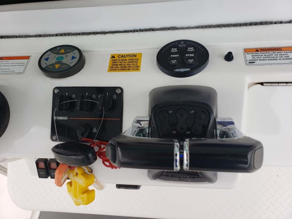 Everglades-350 CC 2011-Sea Predator Palm Beach Gardens-Florida-United States-Key Controls And Shifters-1359623