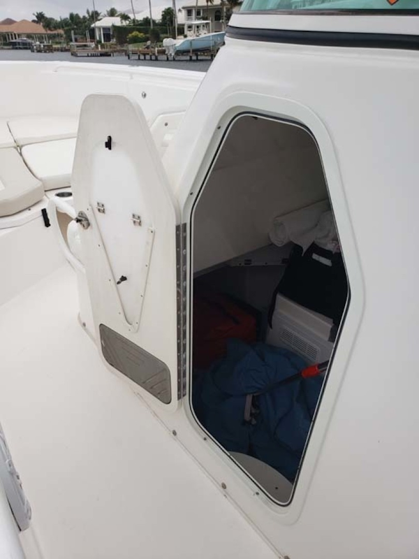 Everglades-350 CC 2011-Sea Predator Palm Beach Gardens-Florida-United States-China Bowl Head, Sink And Shower And Small Quarter Berth-1359620