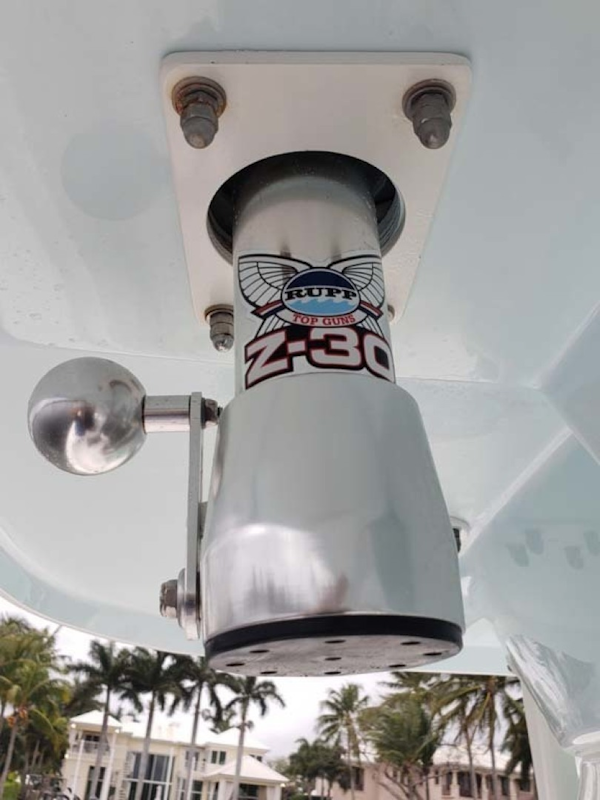 Everglades-350 CC 2011-Sea Predator Palm Beach Gardens-Florida-United States-Outrigger Controls-1359626