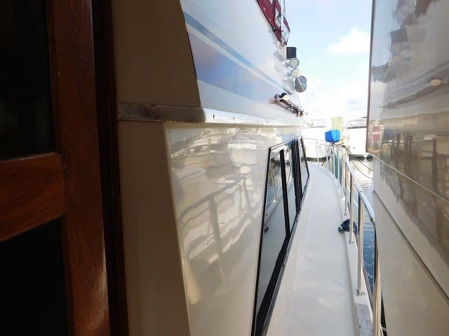 Californian-45 Aft Cabin Motor Yacht 1989-Last Tango Merritt Island-Florida-United States-Starboard Side Walkway-1367171 | Thumbnail
