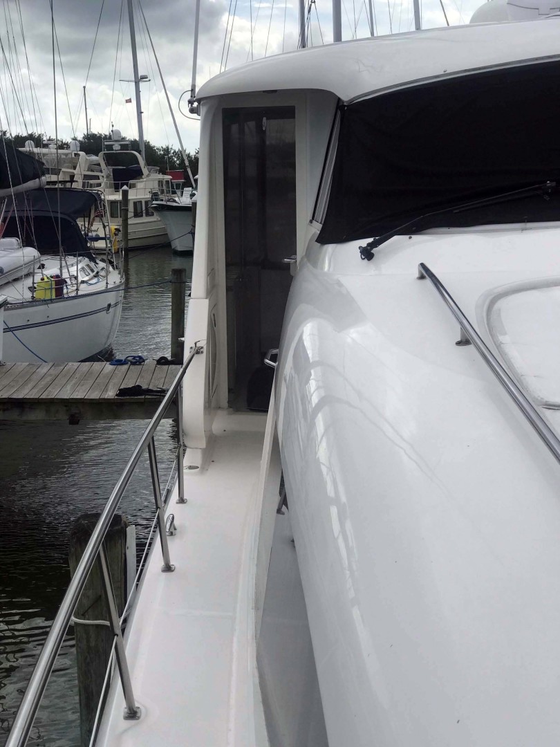 Sea Ray-480 Motor Yacht 2002-Fofo Fort Pierce-Florida-United States-Starboard Side Walkway-1369045 | Thumbnail