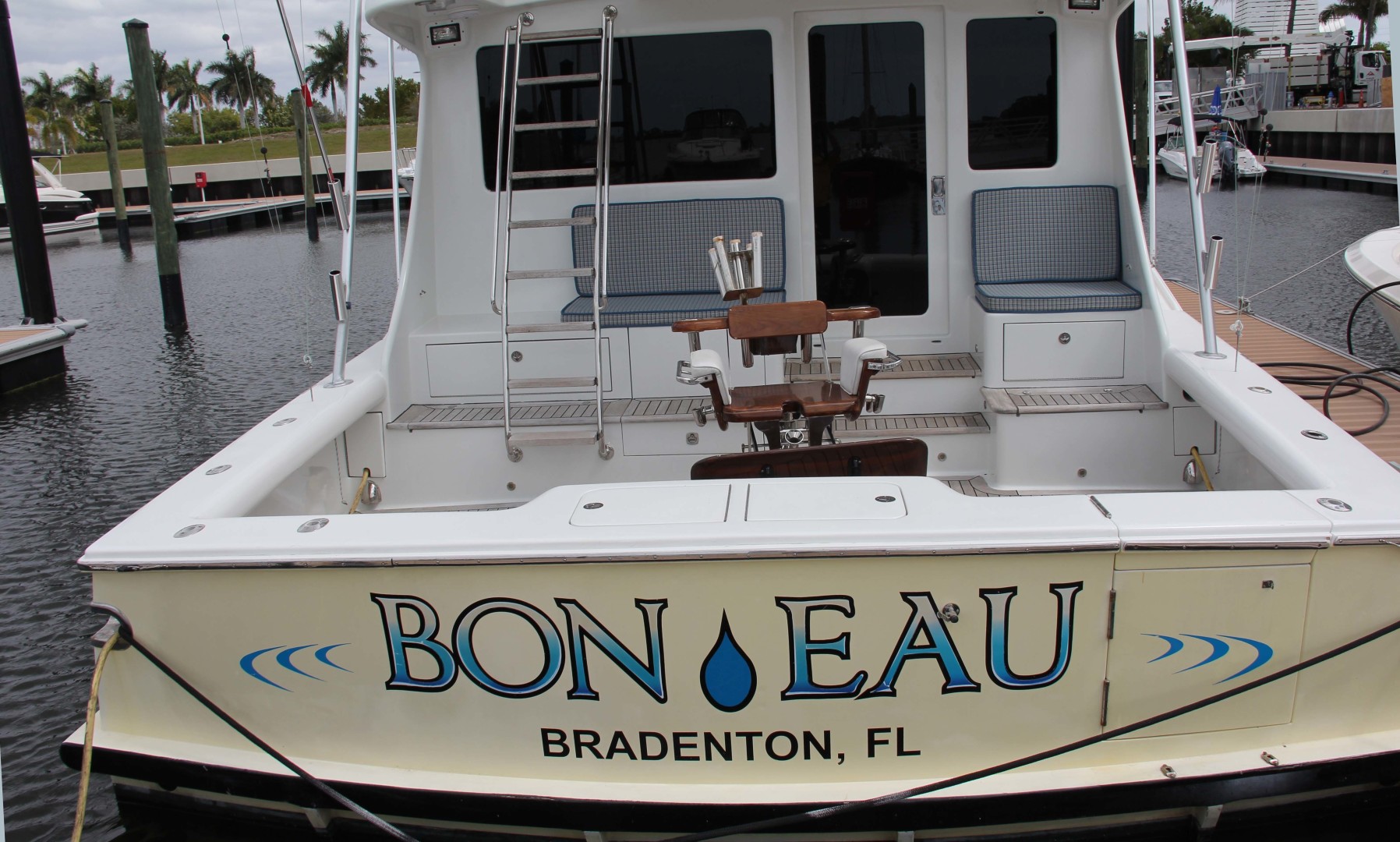 Vicem-Sportfish 2005 -Bradenton-Florida-United States-Cockpit View And Fighting Chair-1370866 | Thumbnail