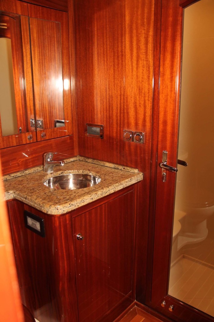 Vicem-Sportfish 2005 -Bradenton-Florida-United States-Guest Head And Shower-1370843 | Thumbnail