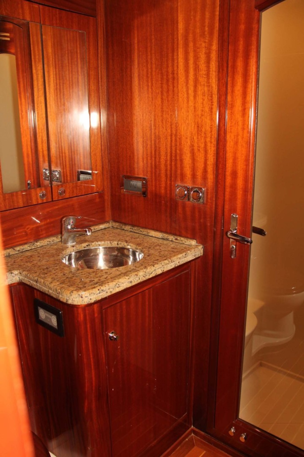 Vicem-Sportfish 2005 -Bradenton-Florida-United States-Guest Head And Shower-1370843