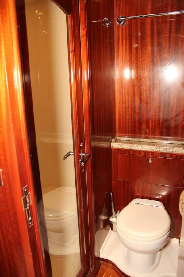 Vicem-Sportfish 2005 -Bradenton-Florida-United States-Master Shower-1370847