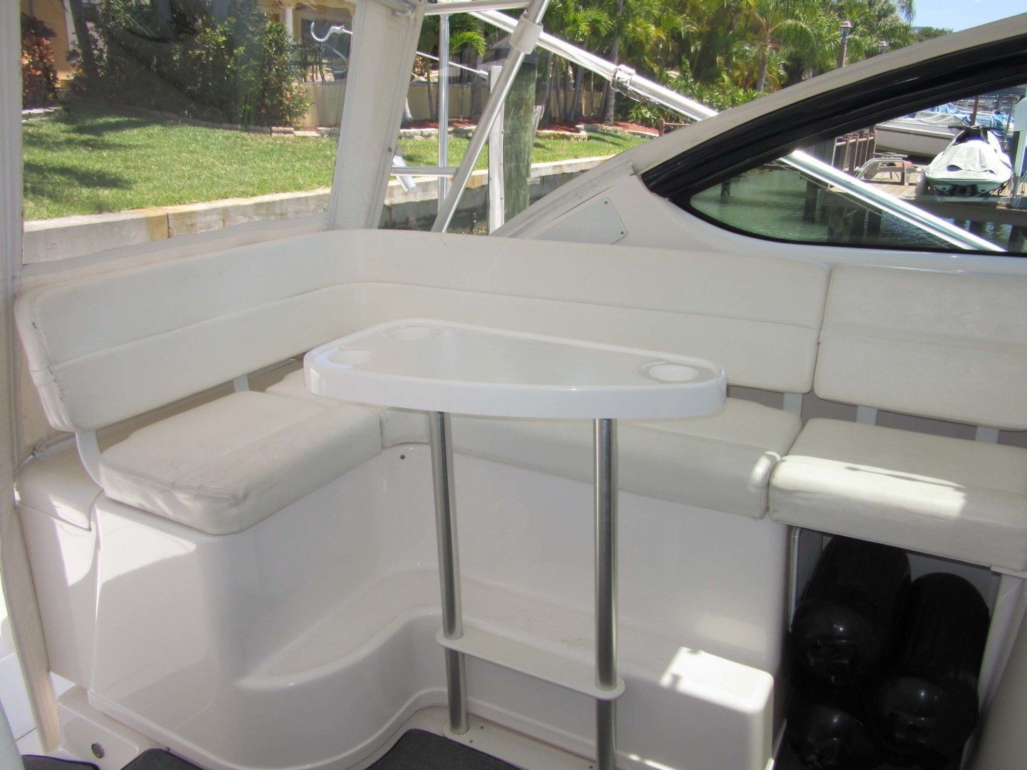 Tiara Yachts-3800 Open 2007-Fast Forward Gulfport-Florida-United States-L-Shaped Seating and Table-1393015 | Thumbnail