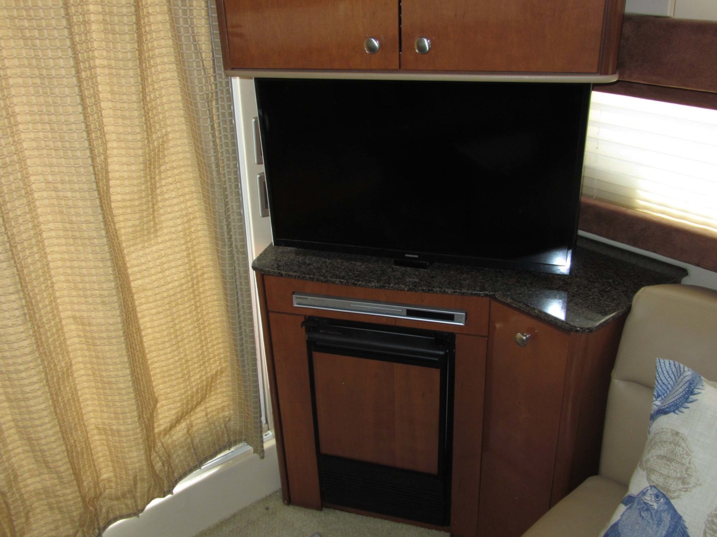 Meridian-391 Sedan 2006 -Treasure Island-Florida-United States-Entertainment Center-1396624 | Thumbnail