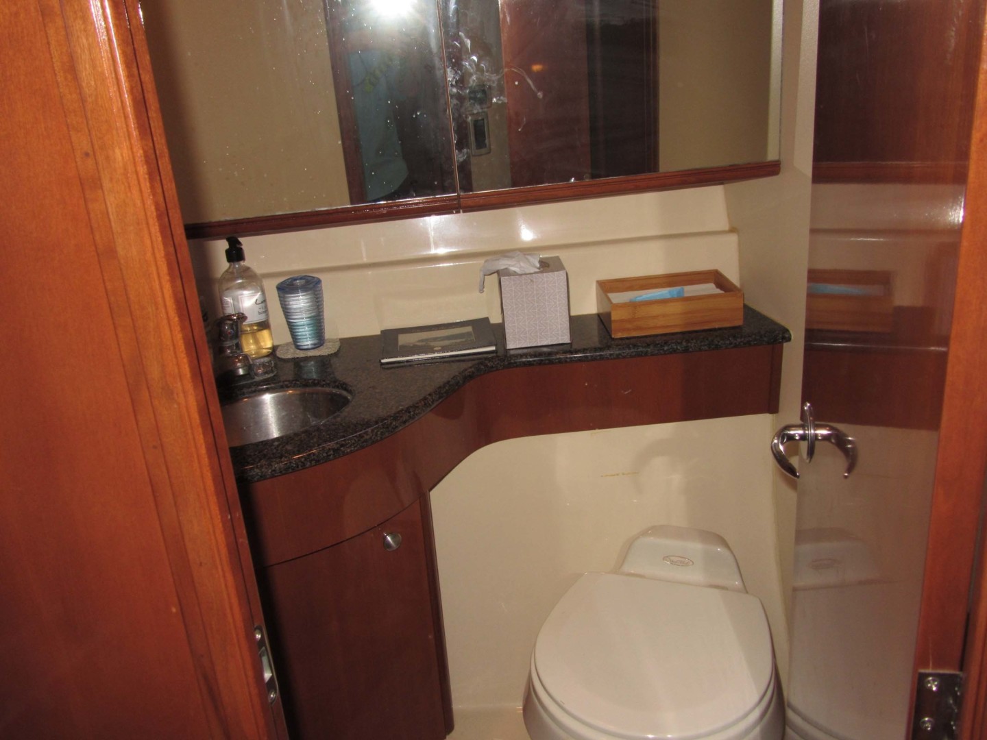 Meridian-391 Sedan 2006 -Treasure Island-Florida-United States-Split Head  Toilet-1396633 | Thumbnail