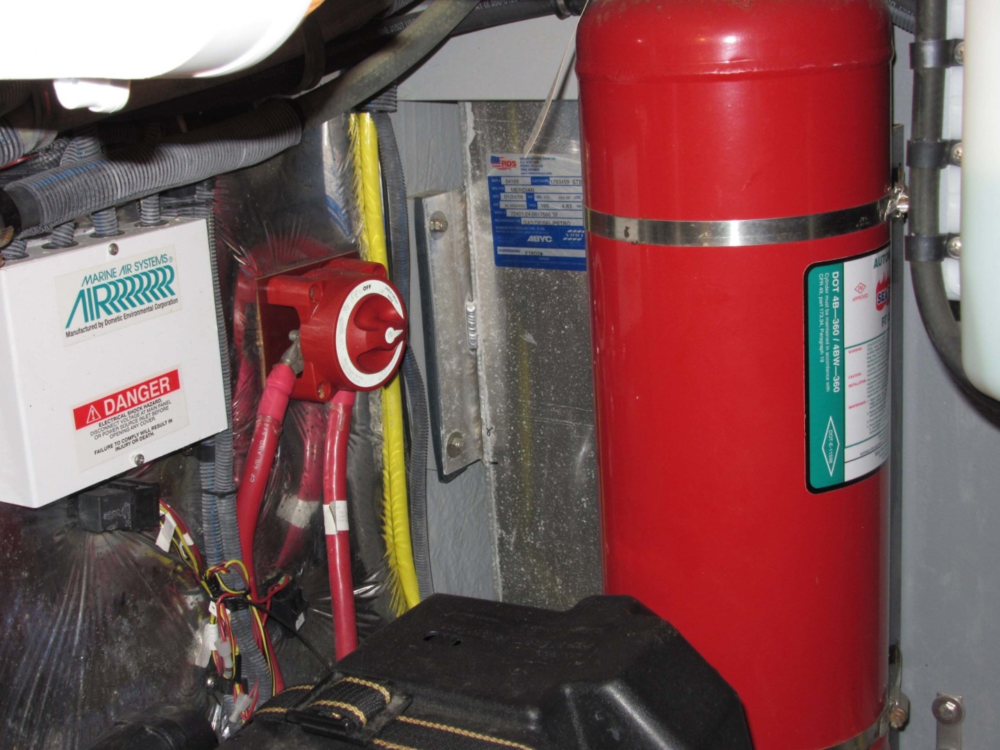 Meridian-391 Sedan 2006 -Treasure Island-Florida-United States-Engine Room Fire Extinguisher-1396648 | Thumbnail
