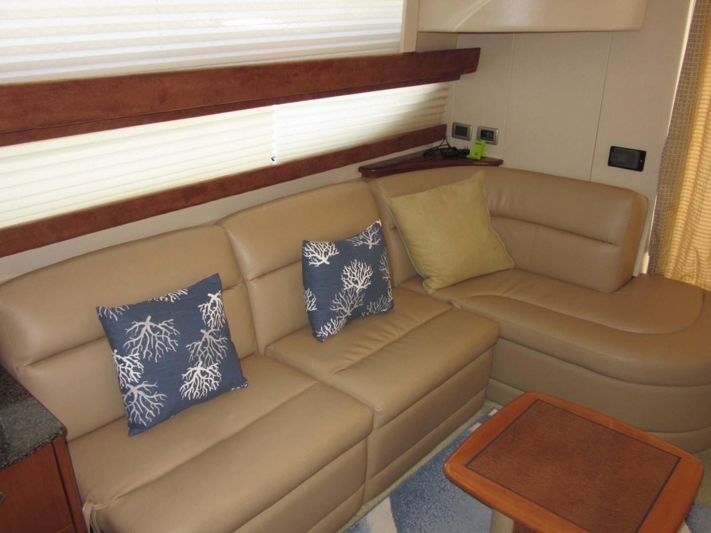 Meridian-391 Sedan 2006 -Treasure Island-Florida-United States-L-Shape Sofa   Starboard-1396623 | Thumbnail
