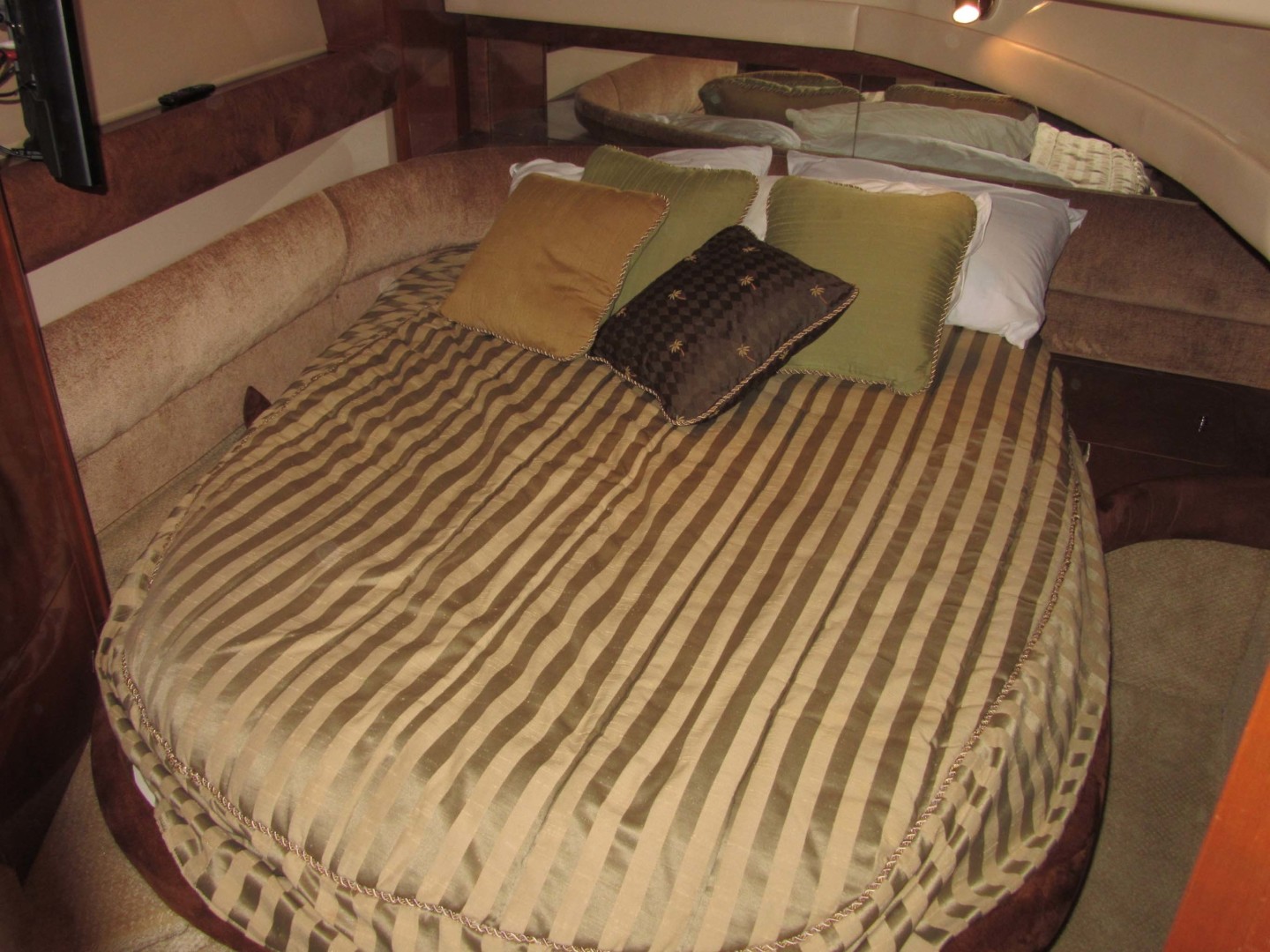 Meridian-391 Sedan 2006 -Treasure Island-Florida-United States-Master Stateroom-1396629 | Thumbnail