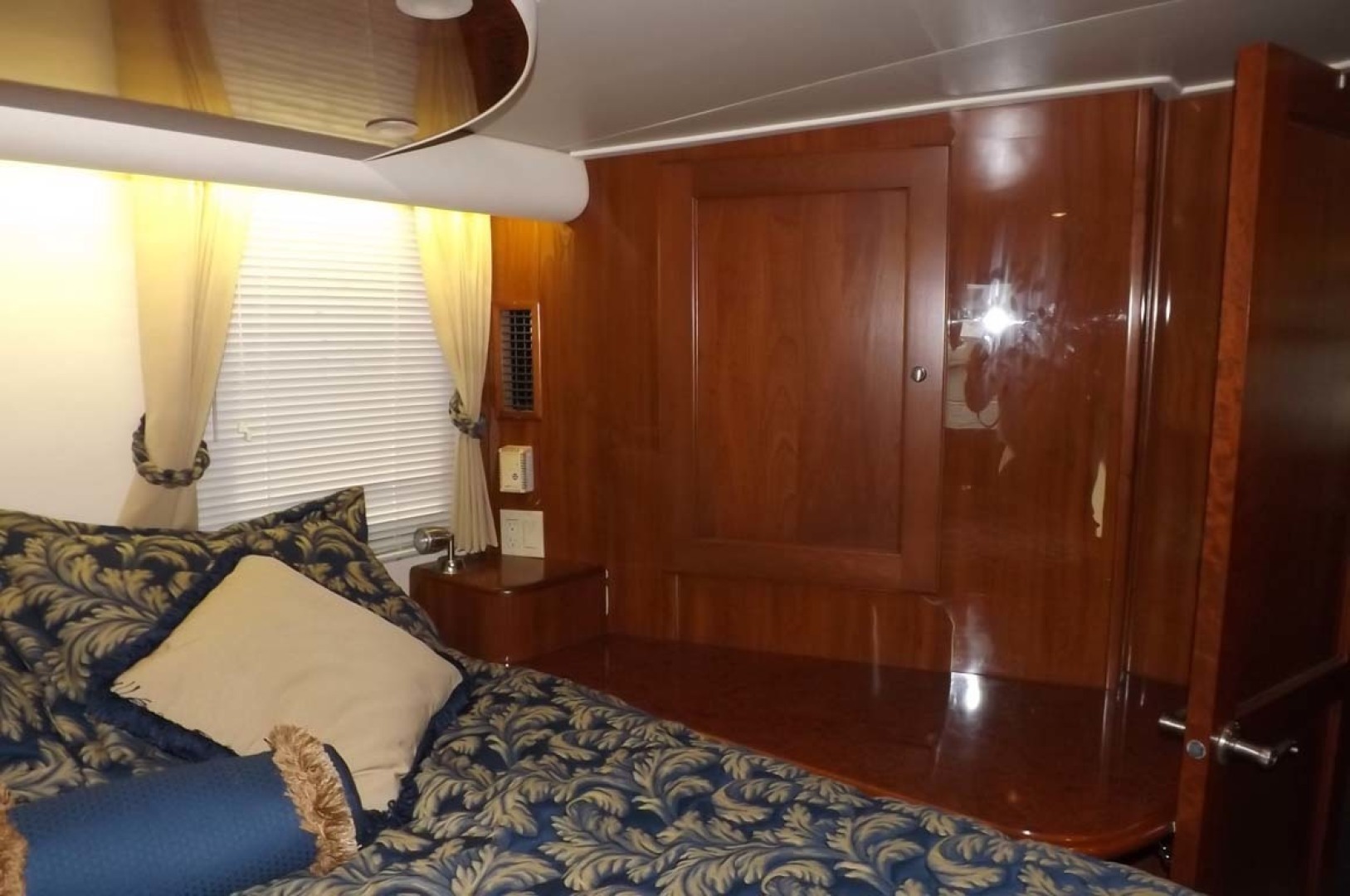 Bluewater Yachts-5200 2006-PROUD MARY Mount Pleasant-South Carolina-United States-Master Stateroom-1412947 | Thumbnail