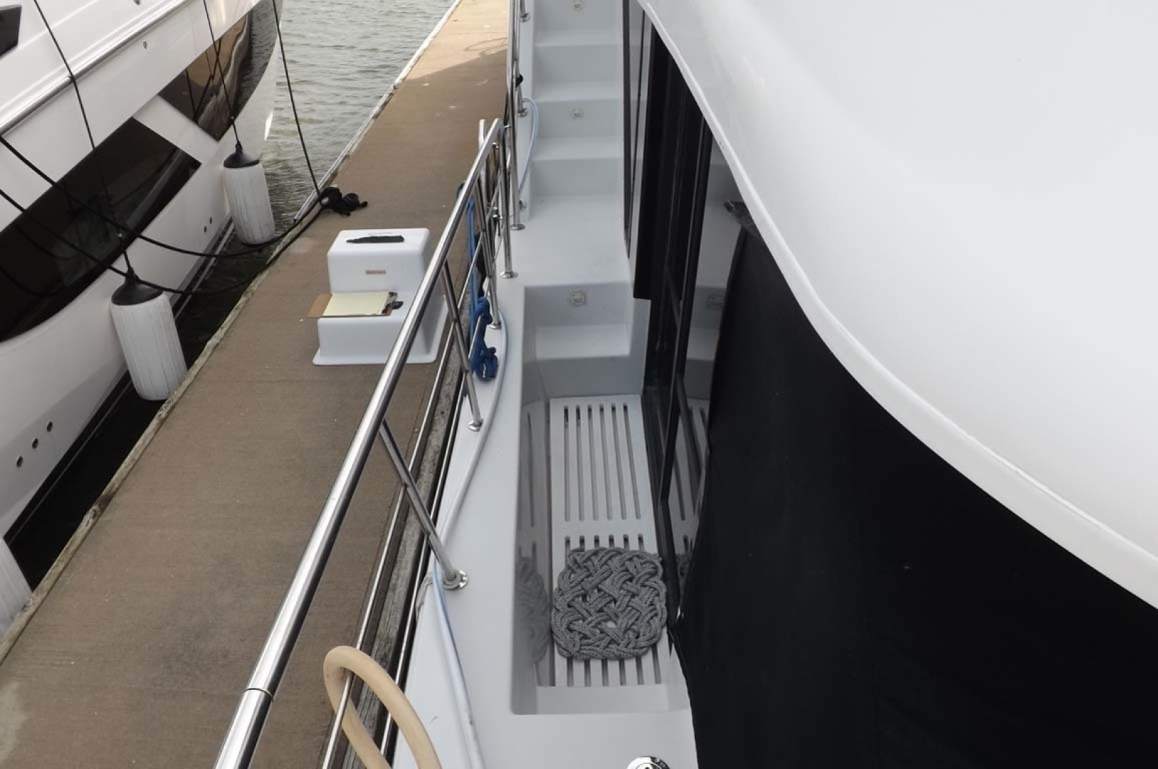Bluewater Yachts-5200 2006-PROUD MARY Mount Pleasant-South Carolina-United States-Stbd Side Deck-1412961 | Thumbnail