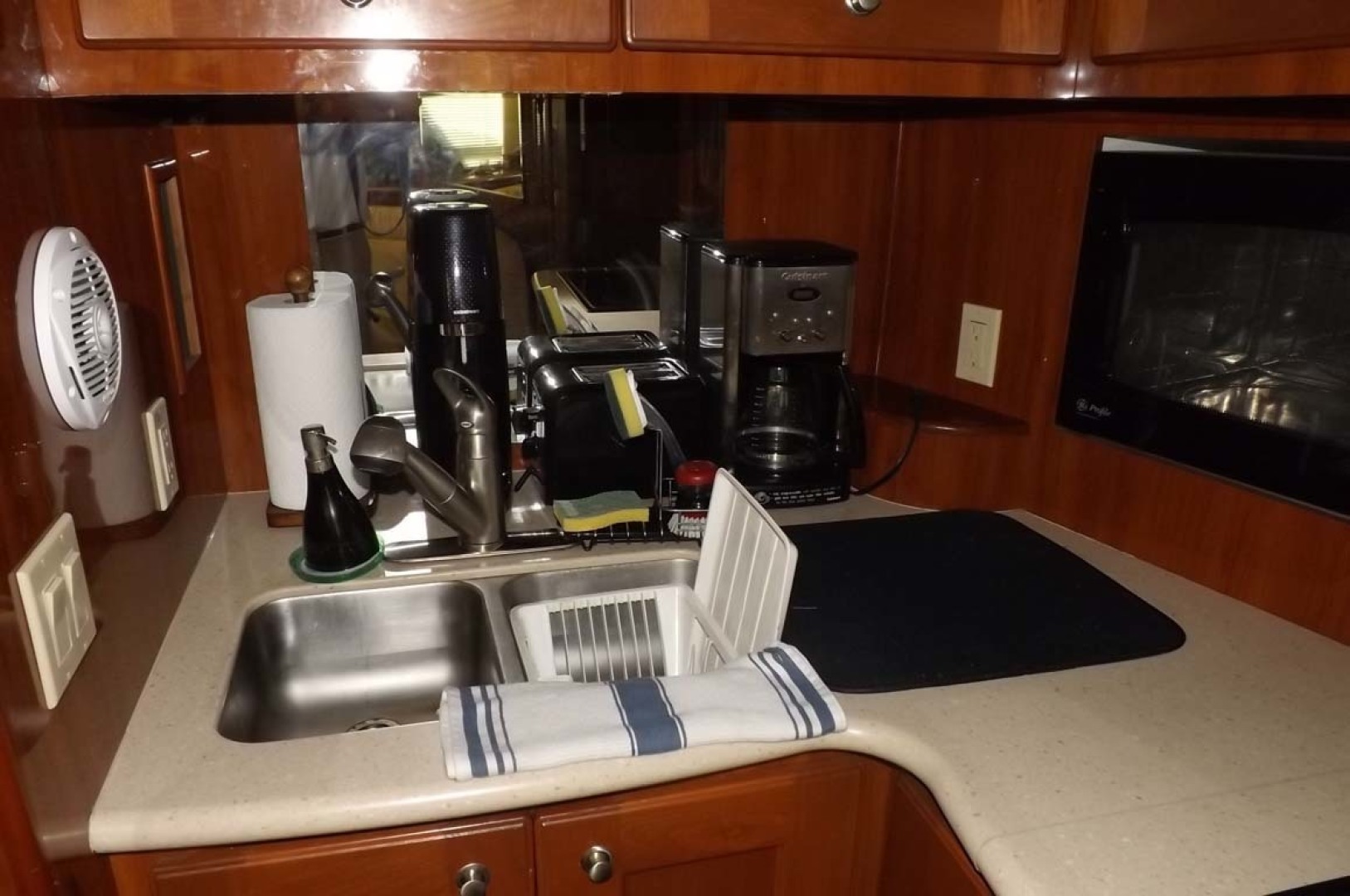 Bluewater Yachts-5200 2006-PROUD MARY Mount Pleasant-South Carolina-United States-Galley-1412938 | Thumbnail