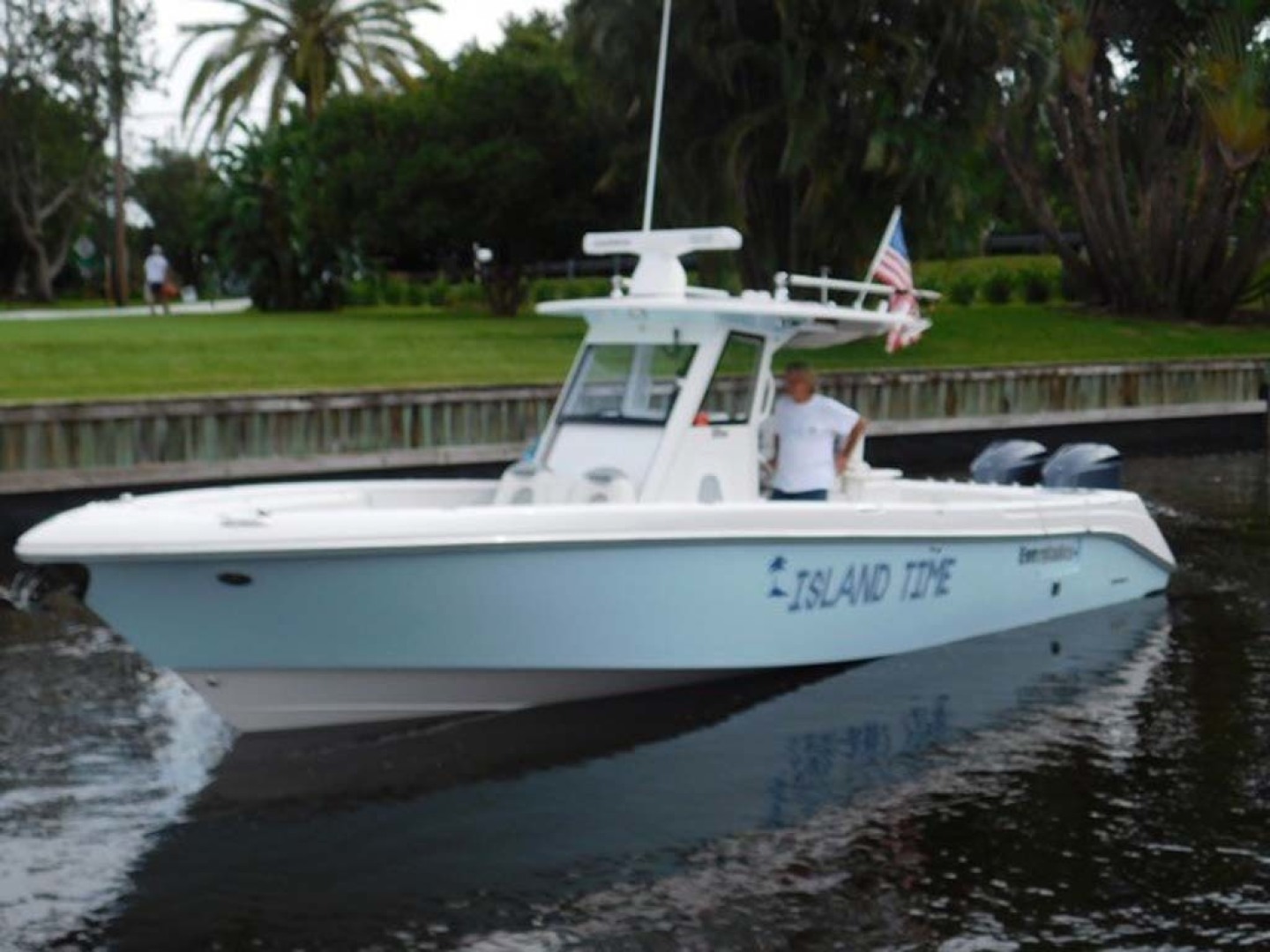 Everglades-325 CC 2012-Island Time Stuart-Florida-United States-Port Side-1414826 | Thumbnail