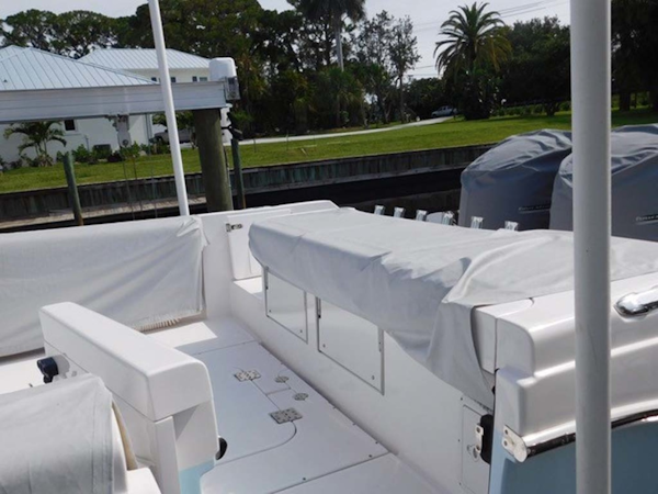 Everglades-325 CC 2012-Island Time Stuart-Florida-United States-Seating and Live Well Cover-1414820