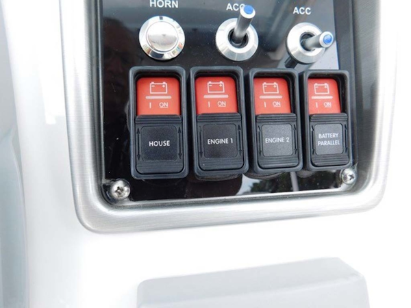 Everglades-325 CC 2012-Island Time Stuart-Florida-United States-Electric Battery Swithes-1414779