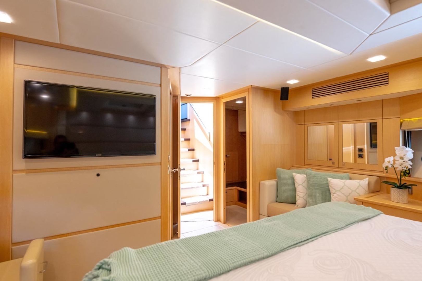 Sunseeker-Motor Yacht 2014-Full Circle Fort Lauderdale-Florida-United States-20 VIP Guest Cabin To Aft-1430537 | Thumbnail
