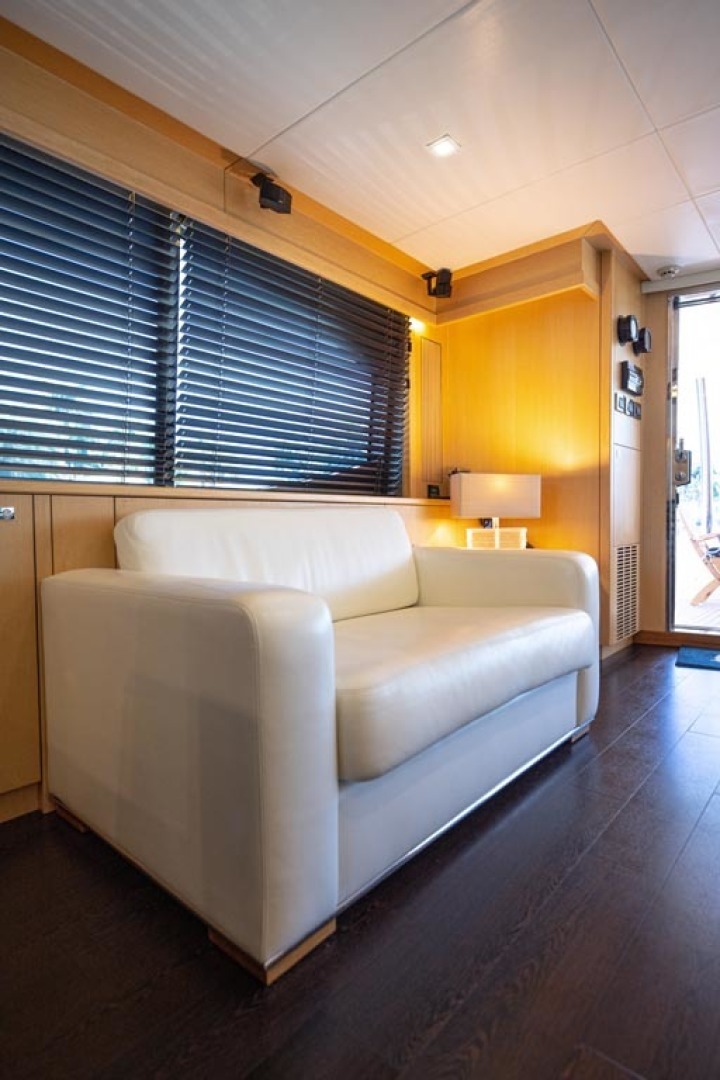 Sunseeker-Motor Yacht 2014-Full Circle Fort Lauderdale-Florida-United States-9 Salon Love Seat To Stbd-1430526 | Thumbnail
