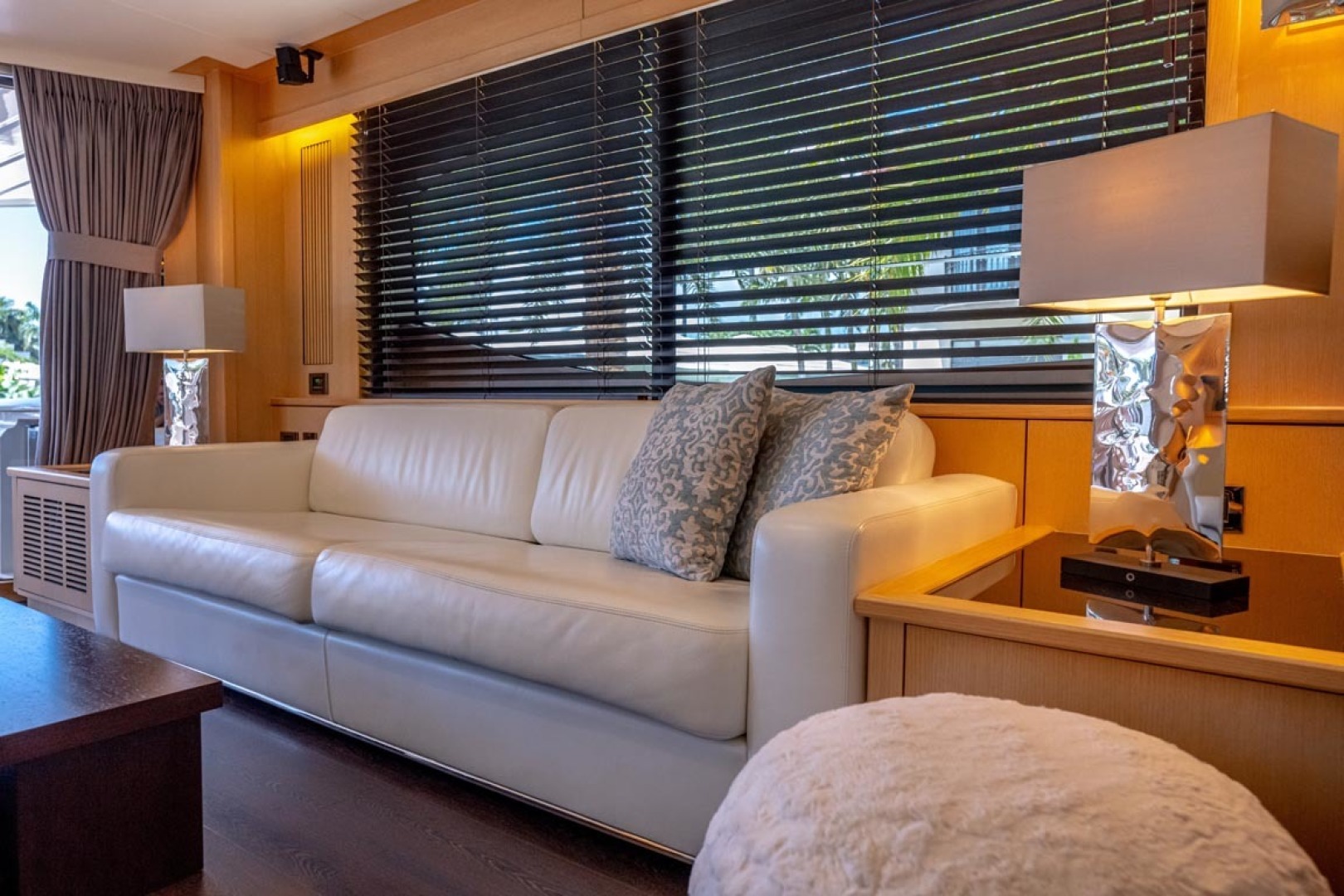 Sunseeker-Motor Yacht 2014-Full Circle Fort Lauderdale-Florida-United States-8 Salon Seating To Port-1430525 | Thumbnail