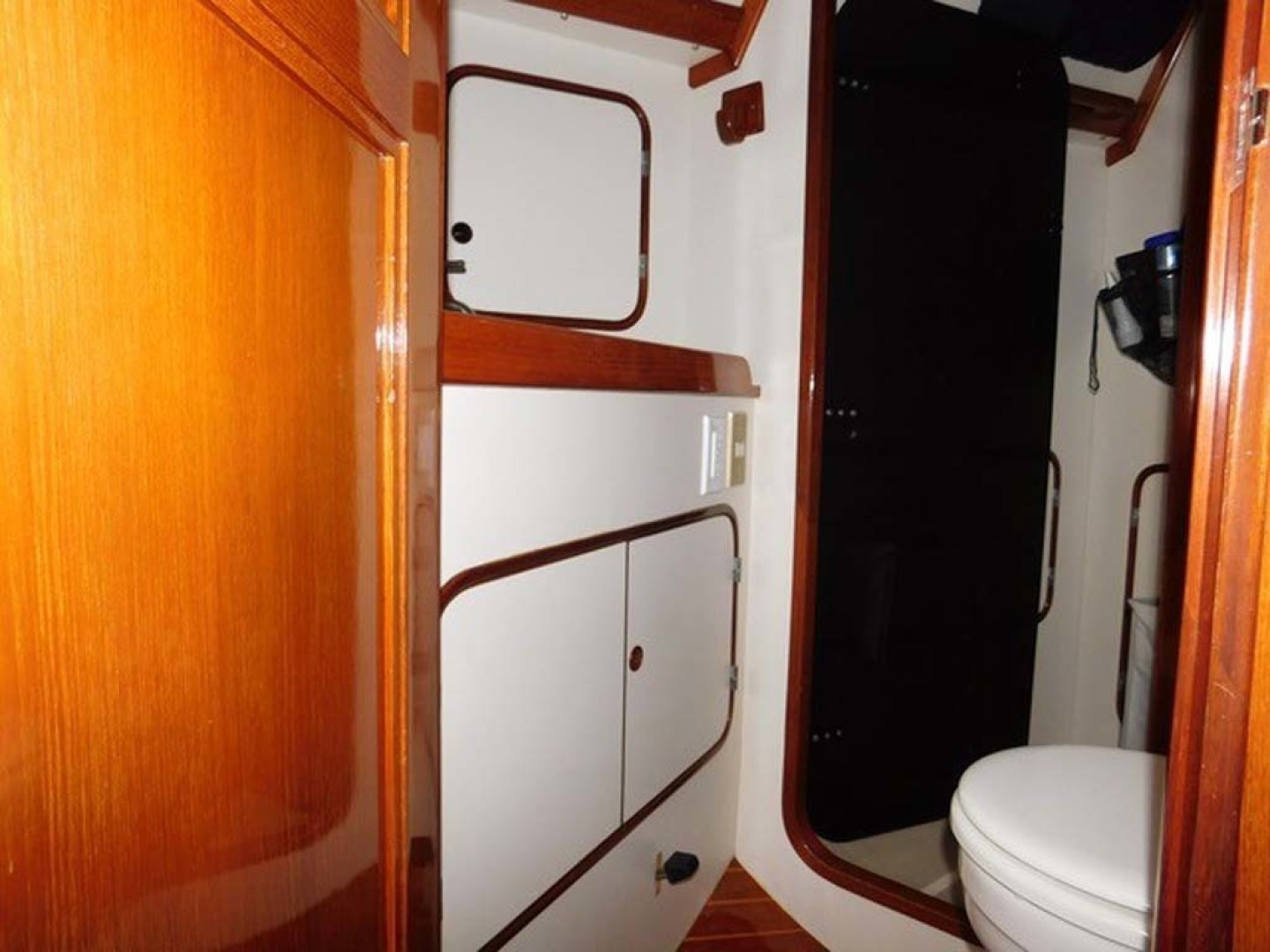 Ta Shing-Norseman 447CC 1986-Resolute Cape Canaveral-Florida-United States-Aft Head & Shower-1432757 | Thumbnail
