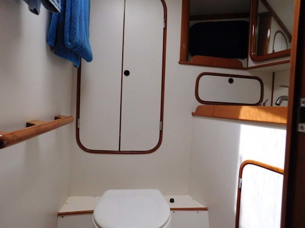 Ta Shing-Norseman 447CC 1986-Resolute Cape Canaveral-Florida-United States-Forward Head & Shower-1432748