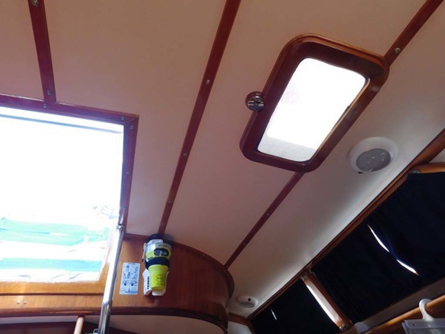 Ta Shing-Norseman 447CC 1986-Resolute Cape Canaveral-Florida-United States-Inside Hatch & Screens-1432738 | Thumbnail