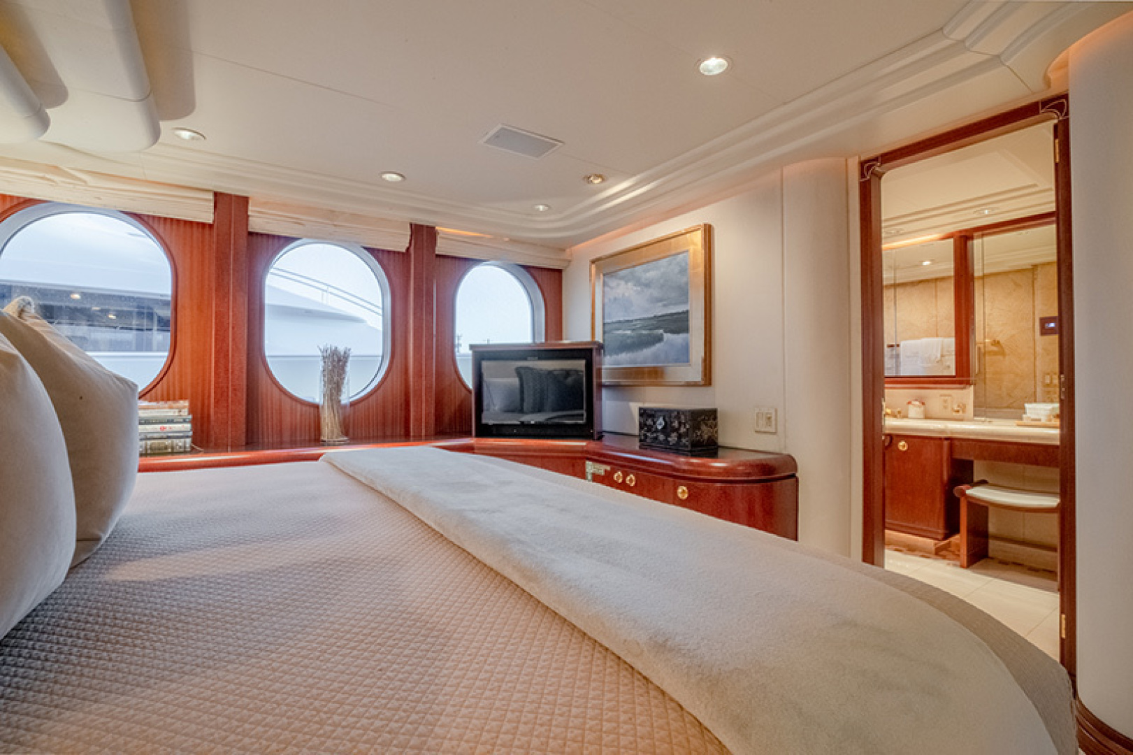 Feadship-Tri-Deck 1992-NEVER ENOUGH Nassau-Bahamas-Owner Stateroom-1434172 | Thumbnail