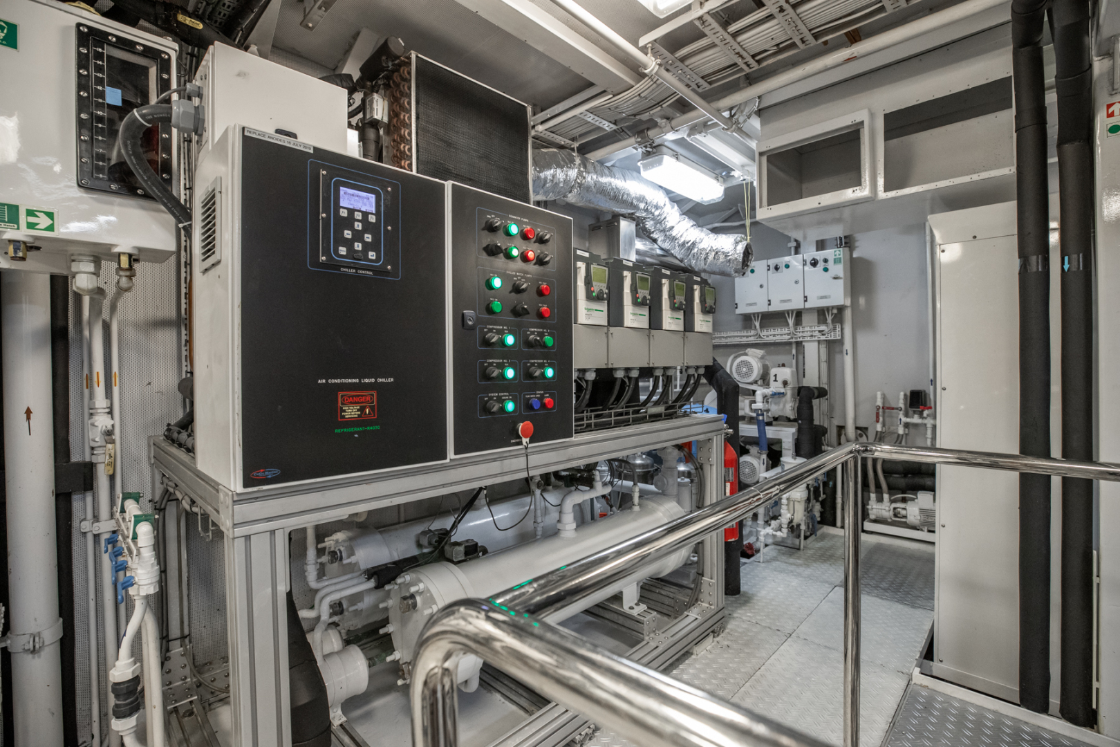 Feadship-Tri-Deck 1992-NEVER ENOUGH Nassau-Bahamas-Engine Room-1434210 | Thumbnail