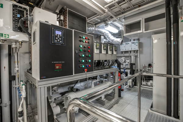 Feadship-Tri-Deck 1992-NEVER ENOUGH Nassau-Bahamas-Engine Room-1434210