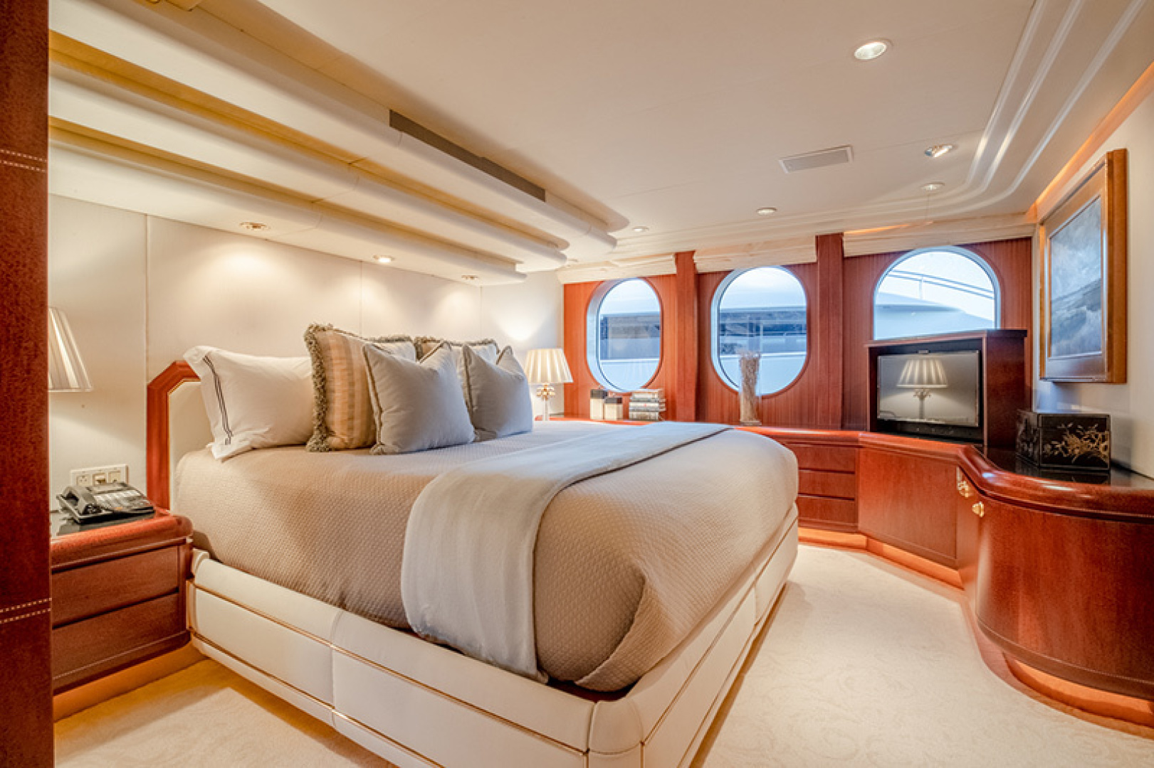 Feadship-Tri-Deck 1992-NEVER ENOUGH Nassau-Bahamas-Owner Stateroom-1434171 | Thumbnail
